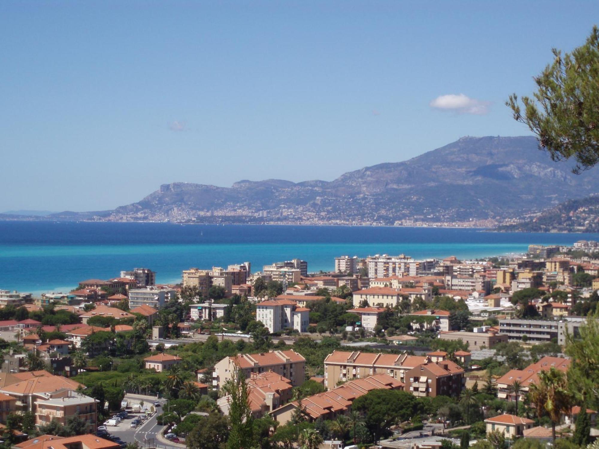Villa Gaia - Luxury Villa, Pool & Wellness Rooms Bordighera Exteriör bild
