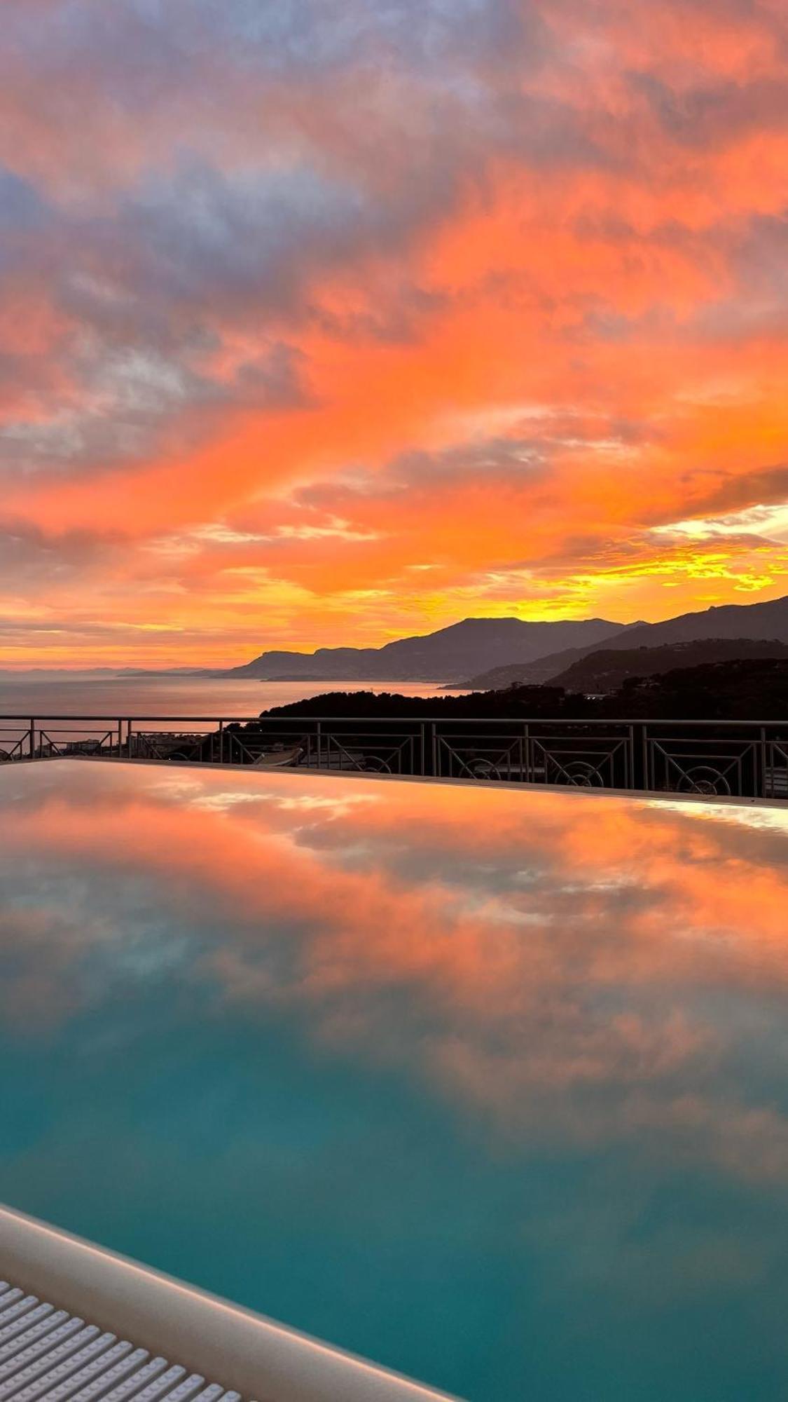 Villa Gaia - Luxury Villa, Pool & Wellness Rooms Bordighera Exteriör bild