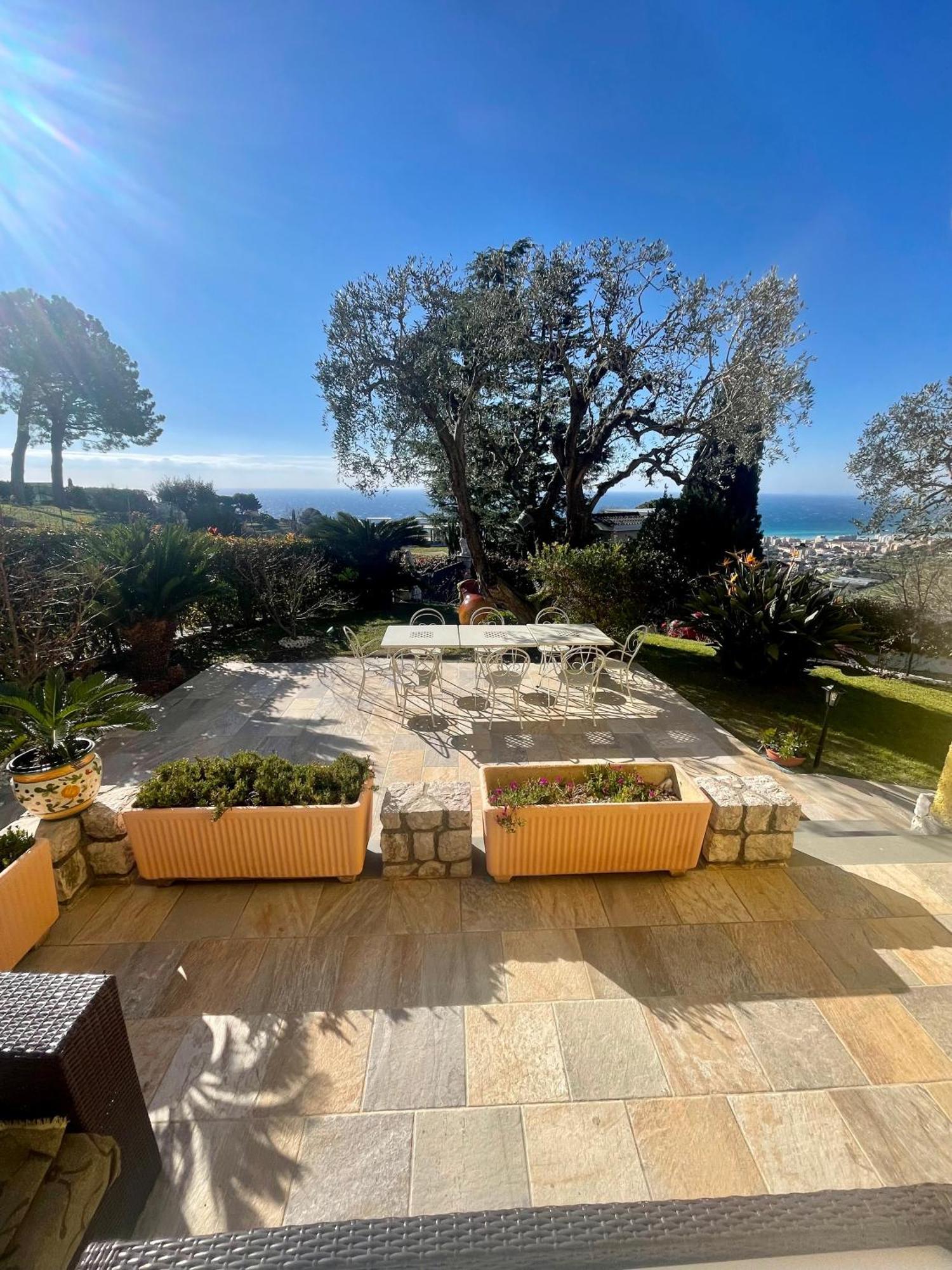Villa Gaia - Luxury Villa, Pool & Wellness Rooms Bordighera Exteriör bild