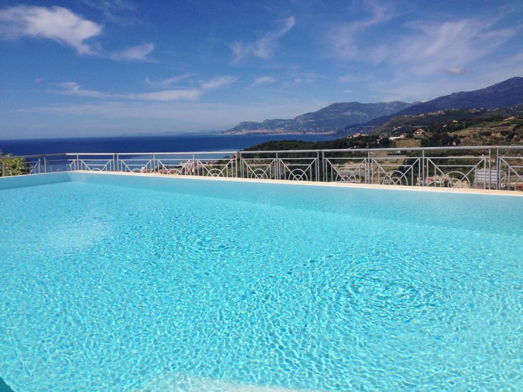 Villa Gaia - Luxury Villa, Pool & Wellness Rooms Bordighera Exteriör bild